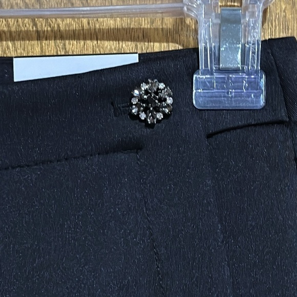 White House Black Market The Slim Ankle Pants with Jewel Buttons Size 0L - NWT - Picture 2 of 9